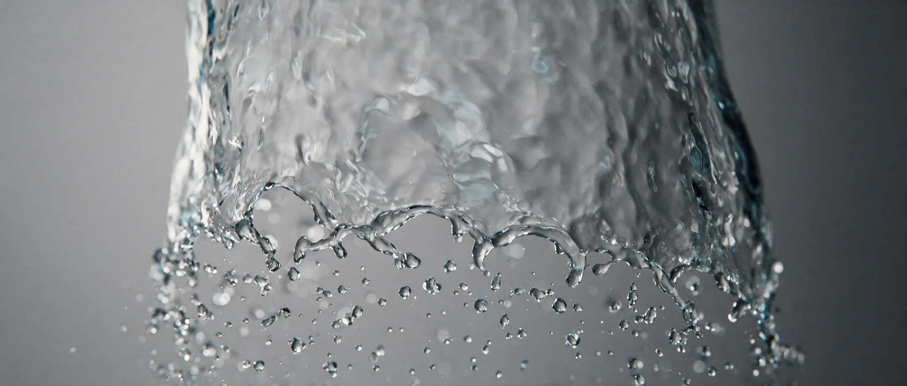 Lámina de agua cayendo